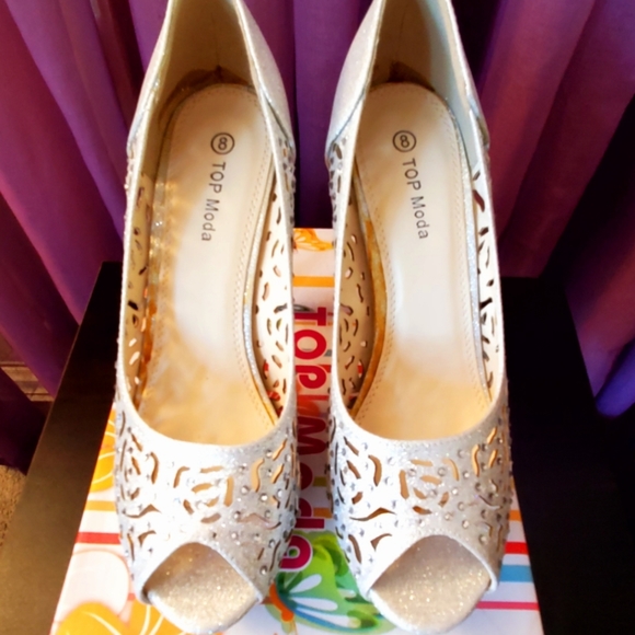 Silver Glitter Opentoed Heels Size 8 - Picture 2 of 3